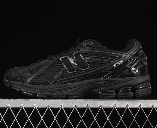 New Balance 1906R 'Black White' M1906RBB Sleek Versatile Sneaker